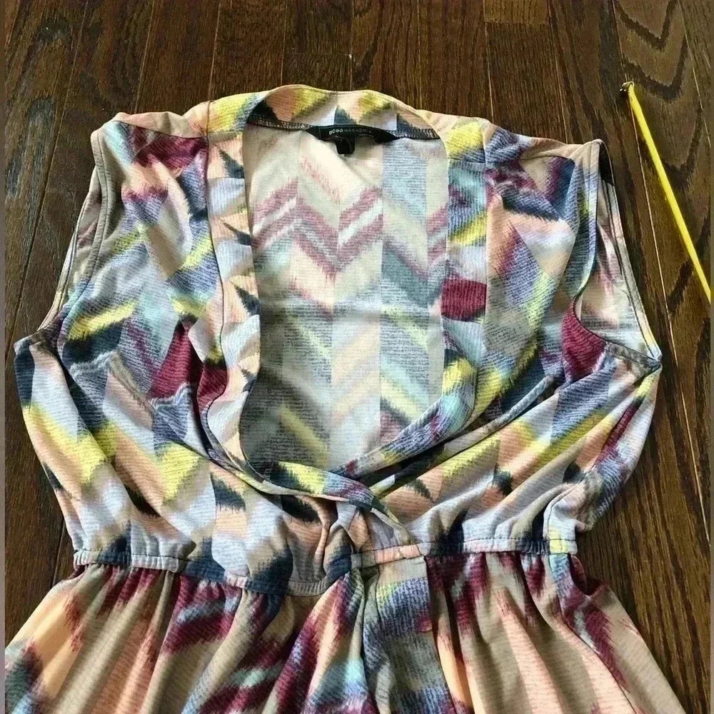 bcbgmaxazria Women’s M Geometric Sleeveless Deep V-Neck Flowy Dress - EUC!! - Picture 8 of 12